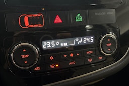 Valkoinen Mitsubishi Outlander 2014 kuva 20.