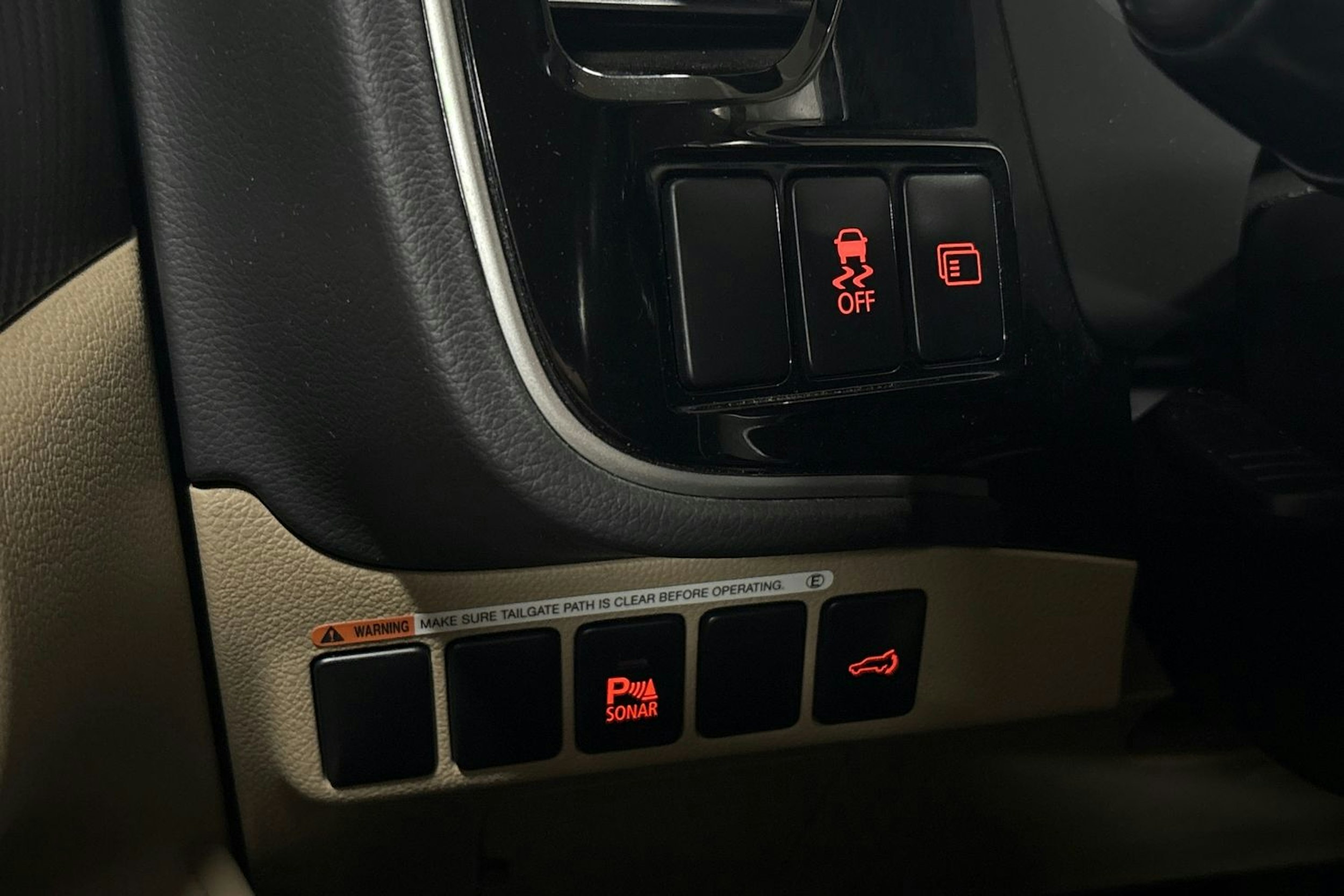 Valkoinen Mitsubishi Outlander 2014 kuva 21.