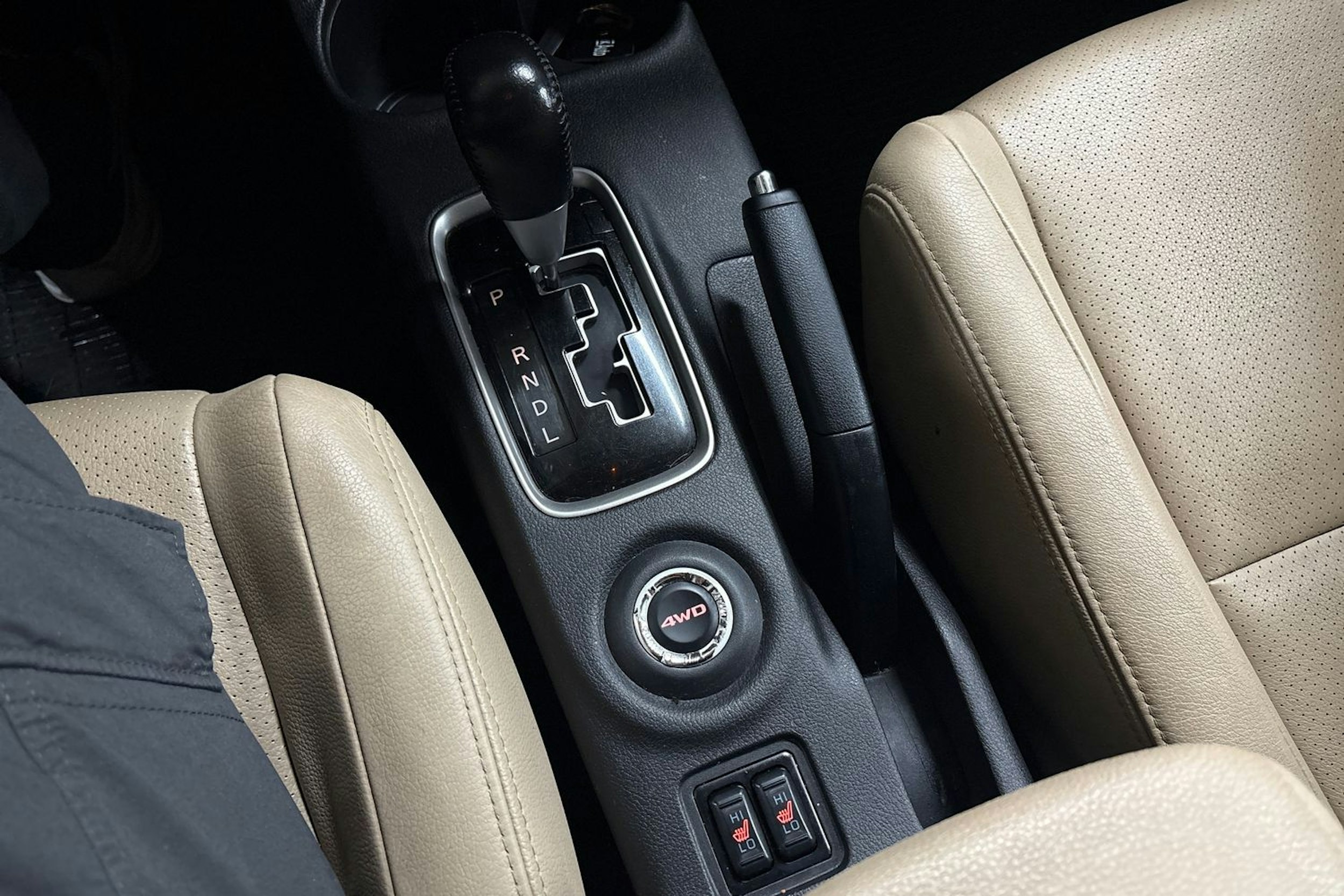 Valkoinen Mitsubishi Outlander 2014 kuva 23.