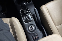 Valkoinen Mitsubishi Outlander 2014 kuva 23.