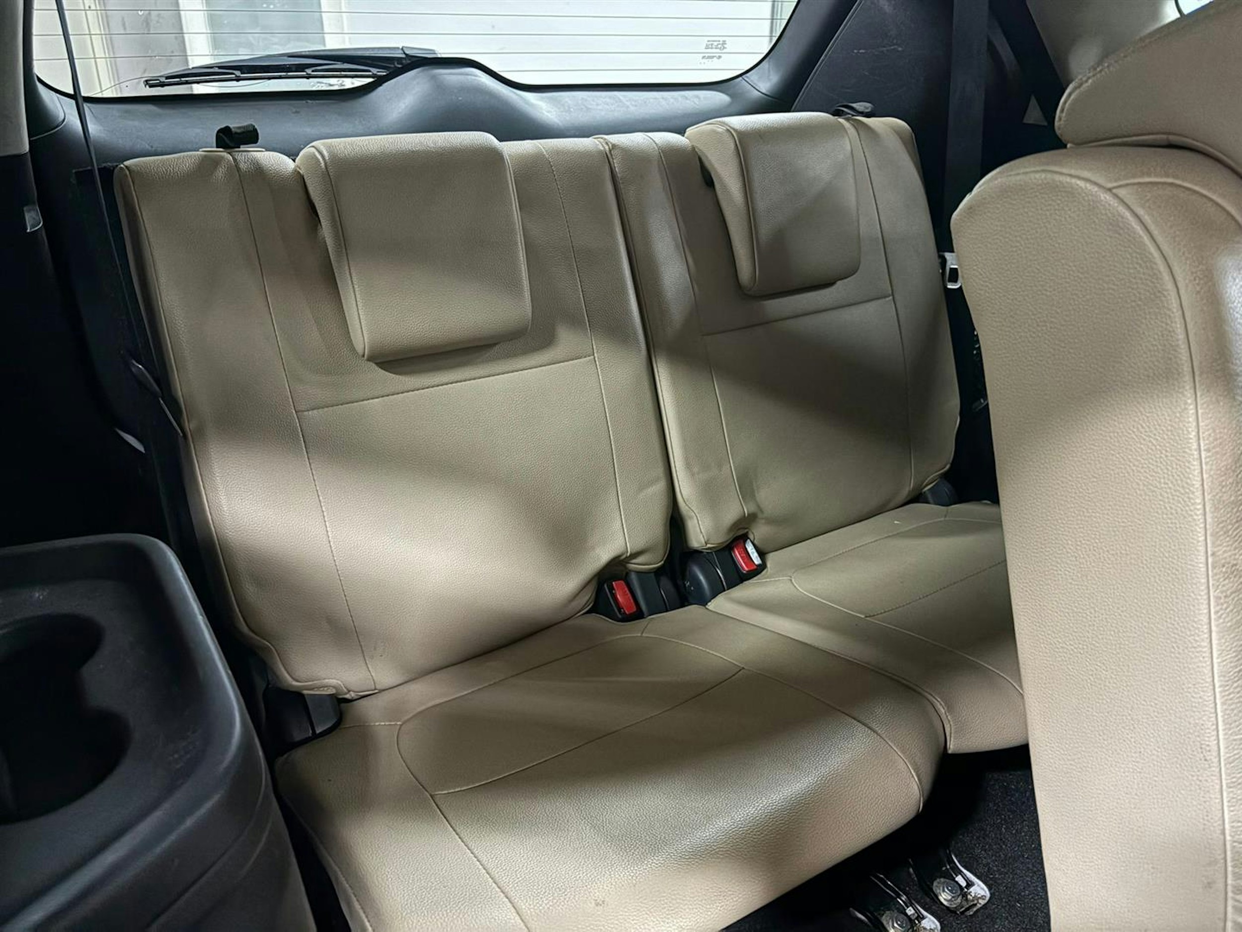 Valkoinen Mitsubishi Outlander 2014 kuva 25.