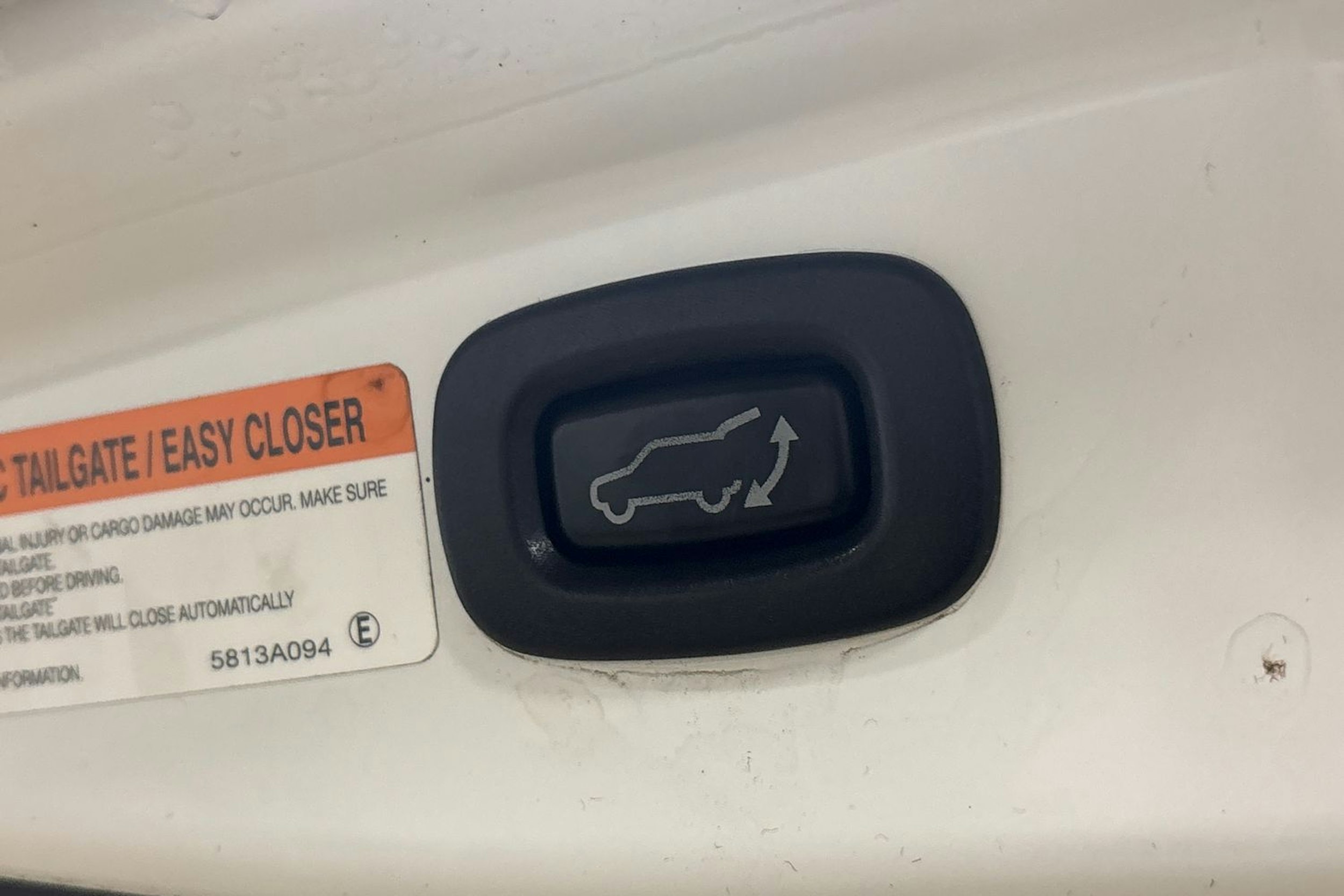 Valkoinen Mitsubishi Outlander 2014 kuva 26.