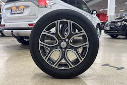 Valkoinen Mitsubishi Outlander 2014 kuva 28.