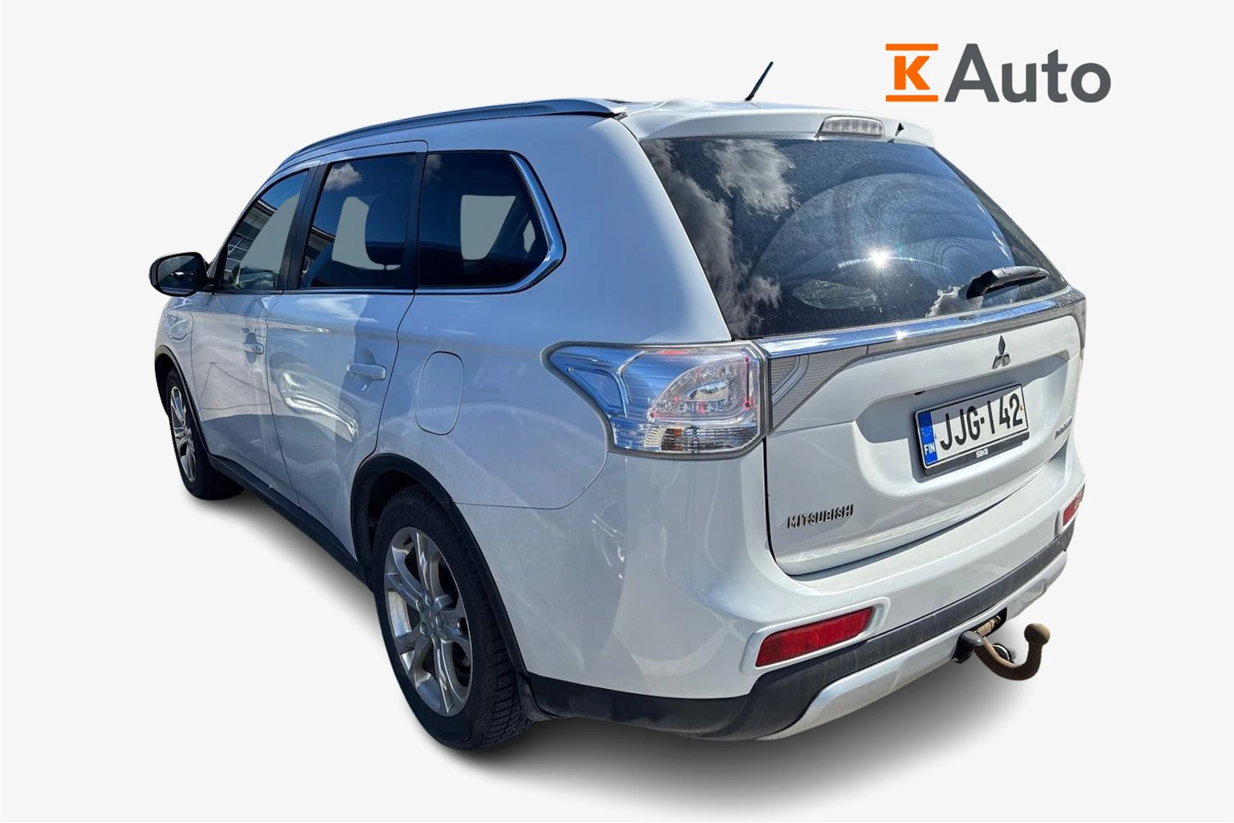valkoinen Mitsubishi Outlander 2014 kuva 2.