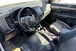 valkoinen Mitsubishi Outlander 2014 kuva 3.