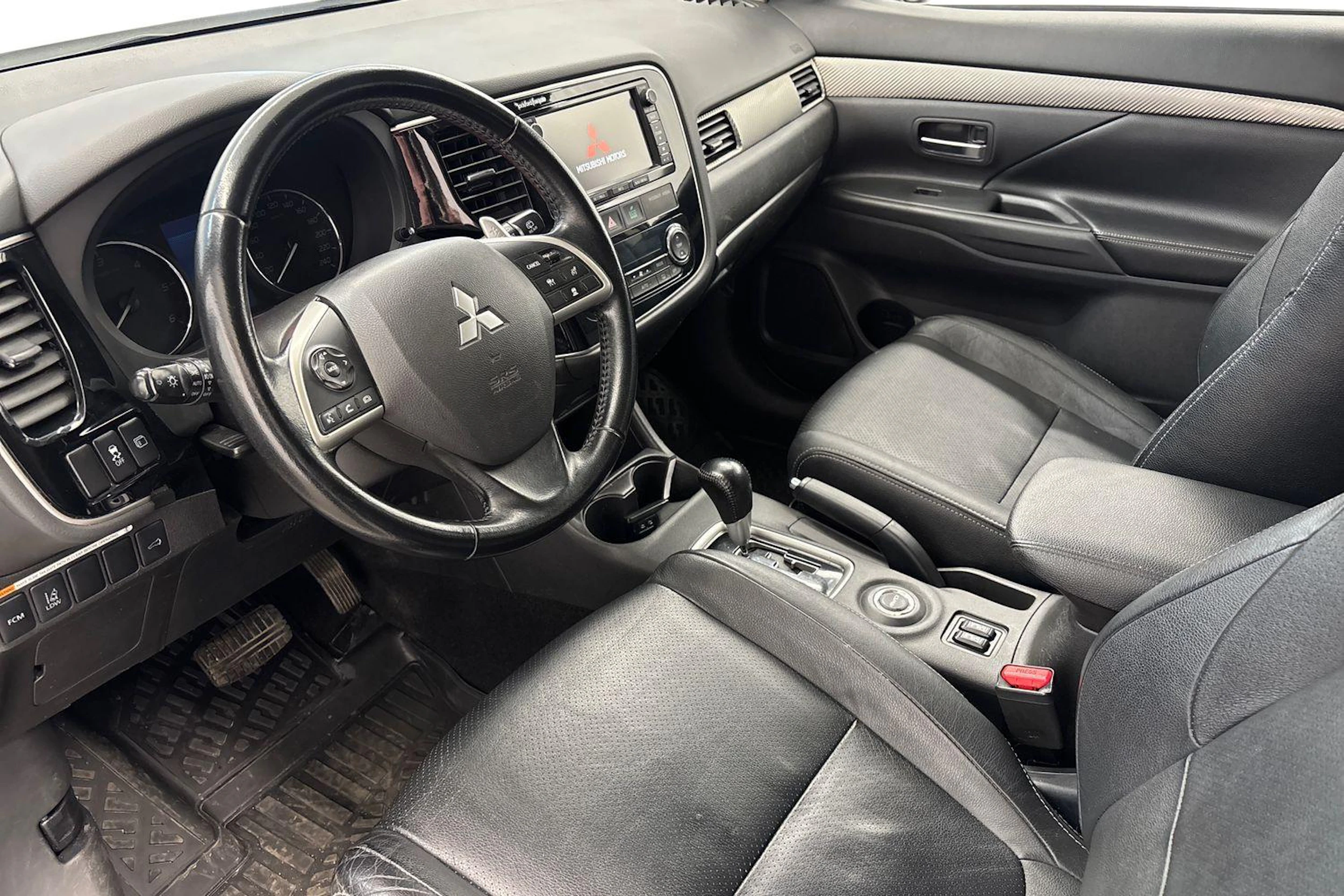 valkoinen Mitsubishi Outlander 2014 kuva 8.