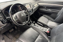 valkoinen Mitsubishi Outlander 2014 kuva 8.