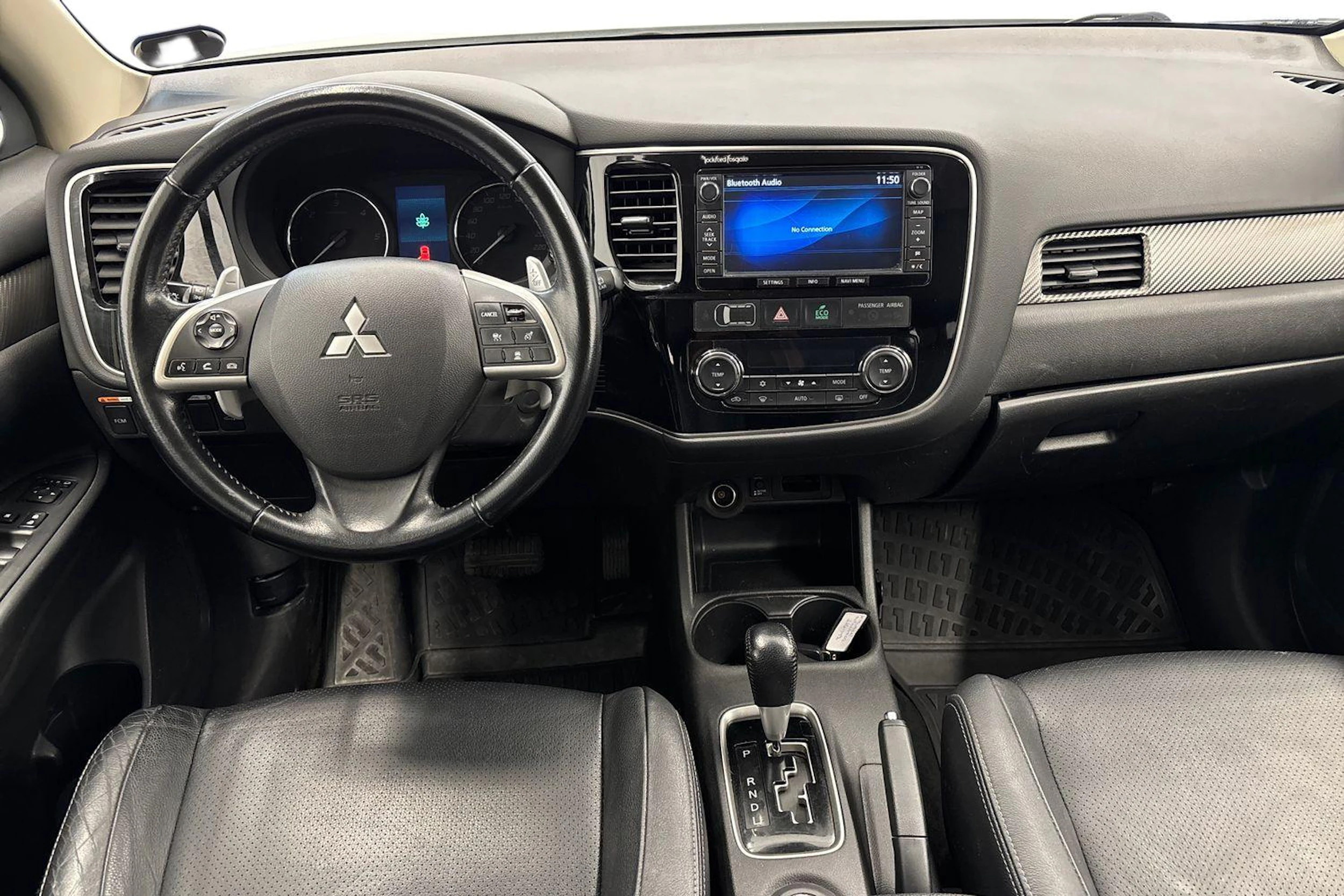 valkoinen Mitsubishi Outlander 2014 kuva 9.
