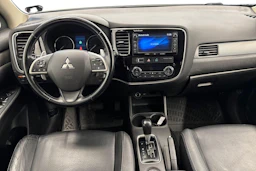 valkoinen Mitsubishi Outlander 2014 kuva 9.