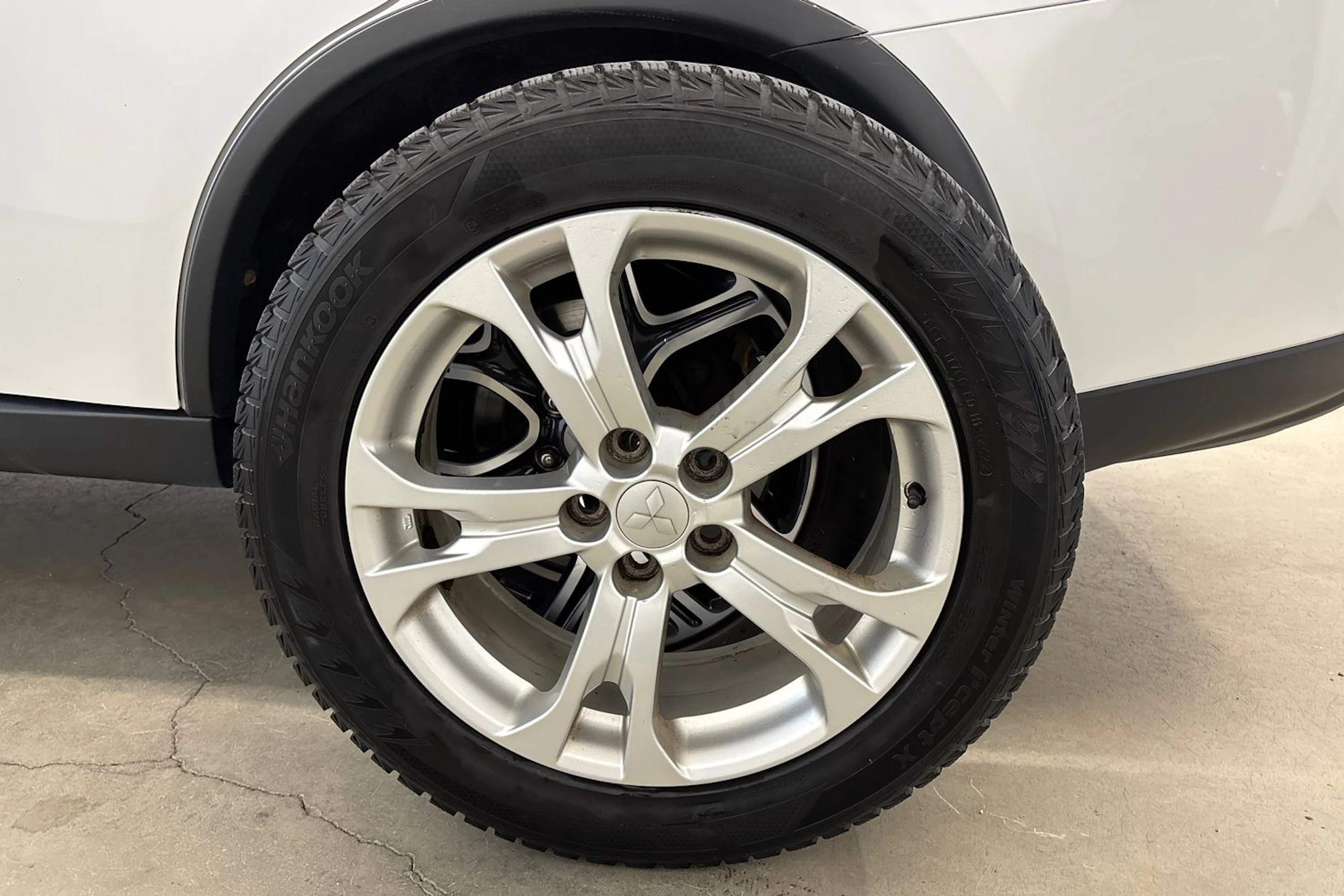 valkoinen Mitsubishi Outlander 2014 kuva 13.