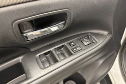 valkoinen Mitsubishi Outlander 2014 kuva 20.