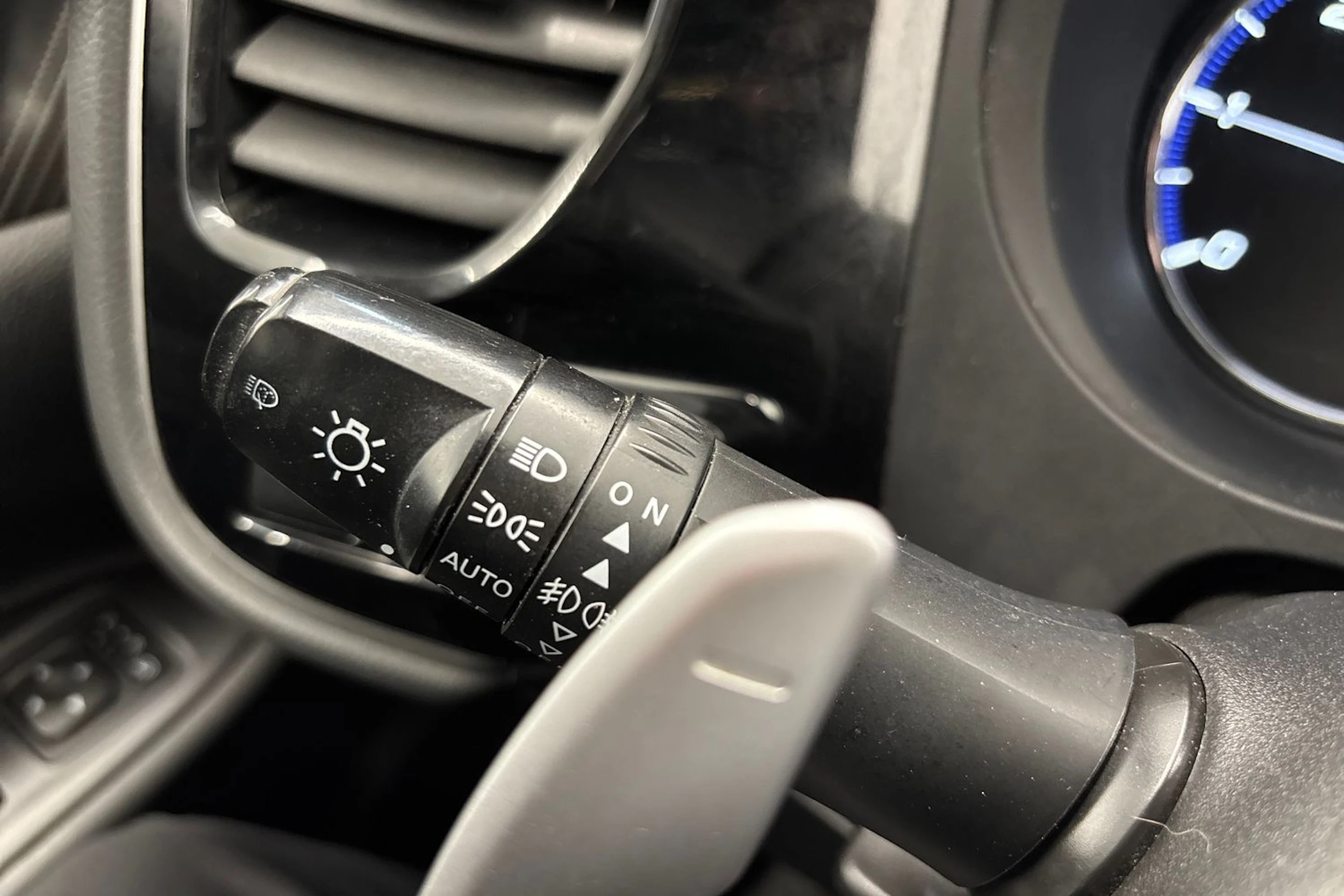 valkoinen Mitsubishi Outlander 2014 kuva 25.