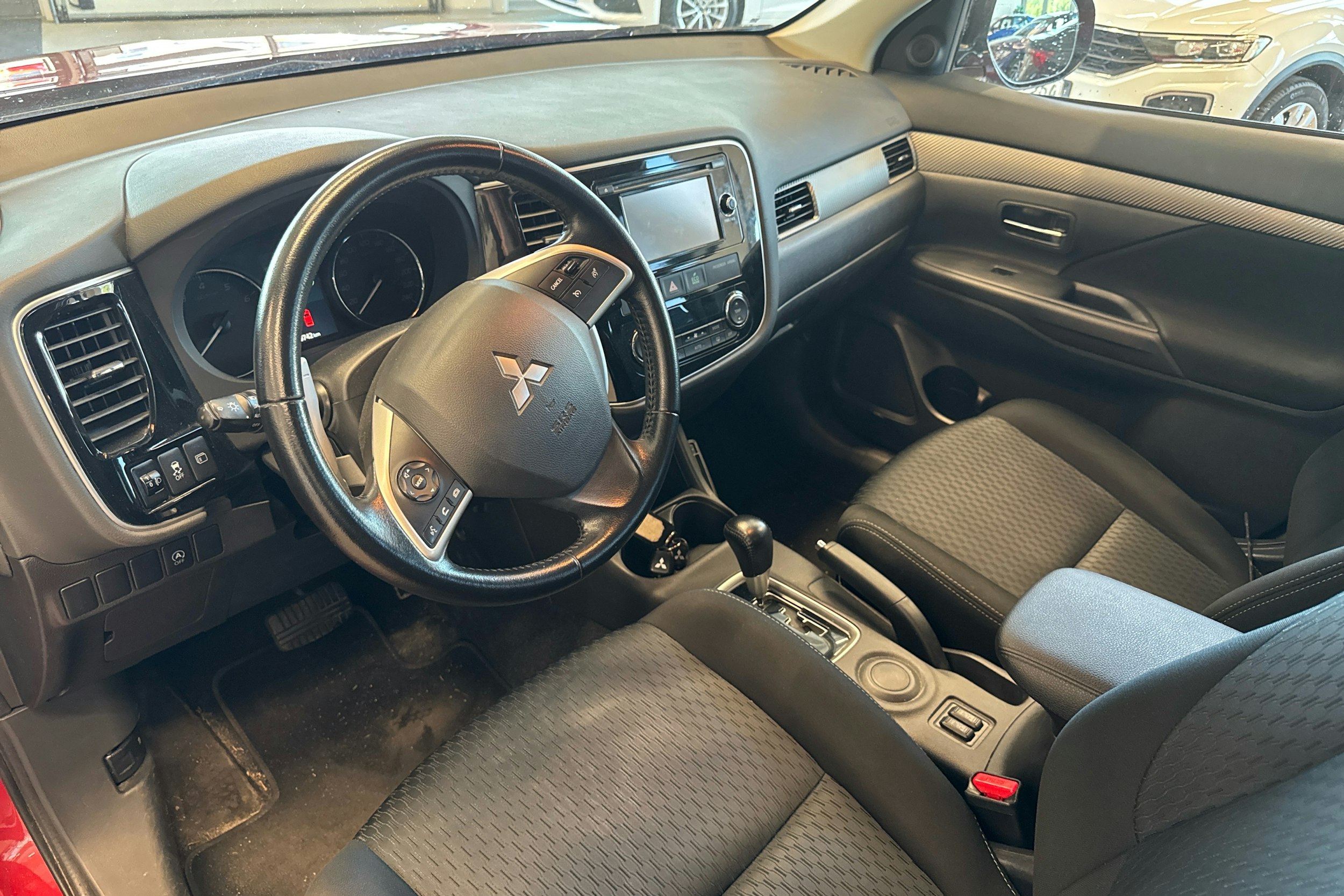 Punainen Mitsubishi Outlander 2014 kuva 3.