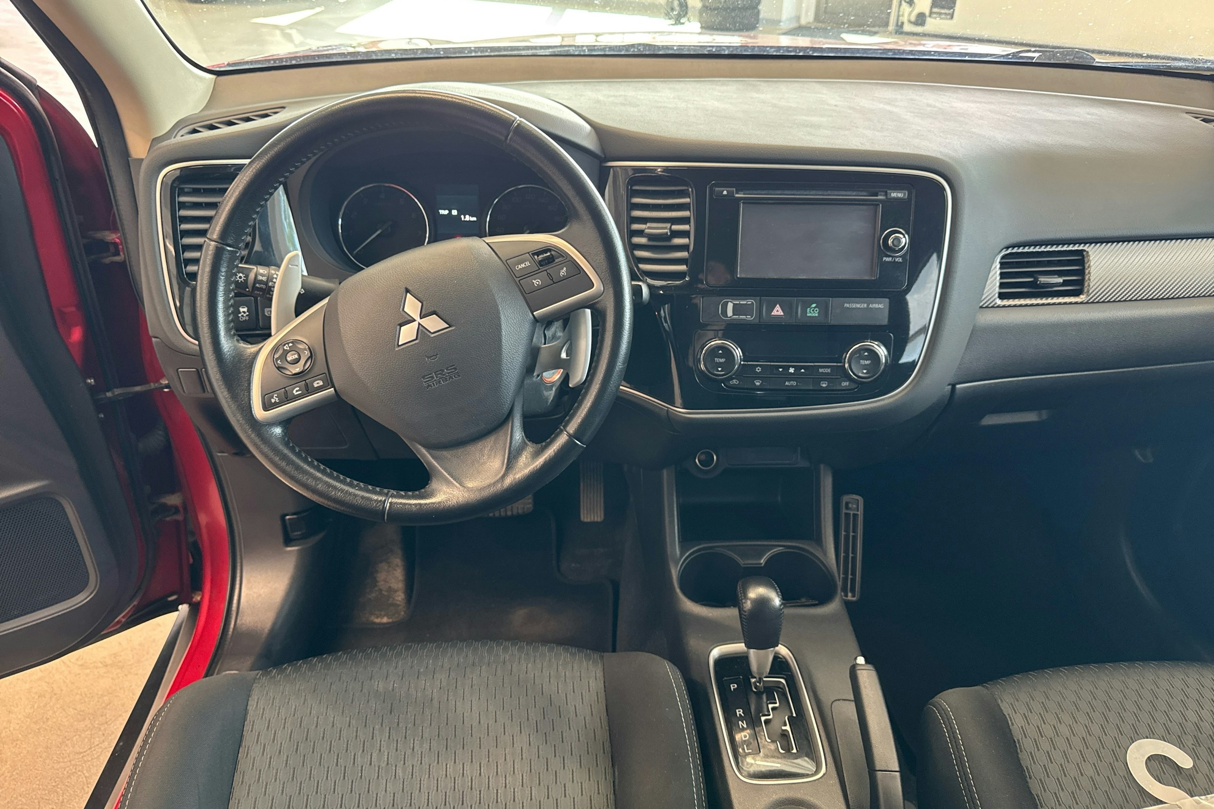 Punainen Mitsubishi Outlander 2014 kuva 7.