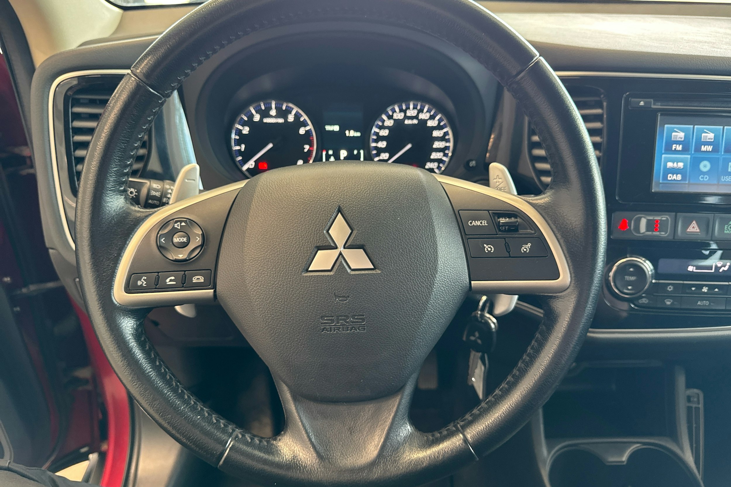 Punainen Mitsubishi Outlander 2014 kuva 11.