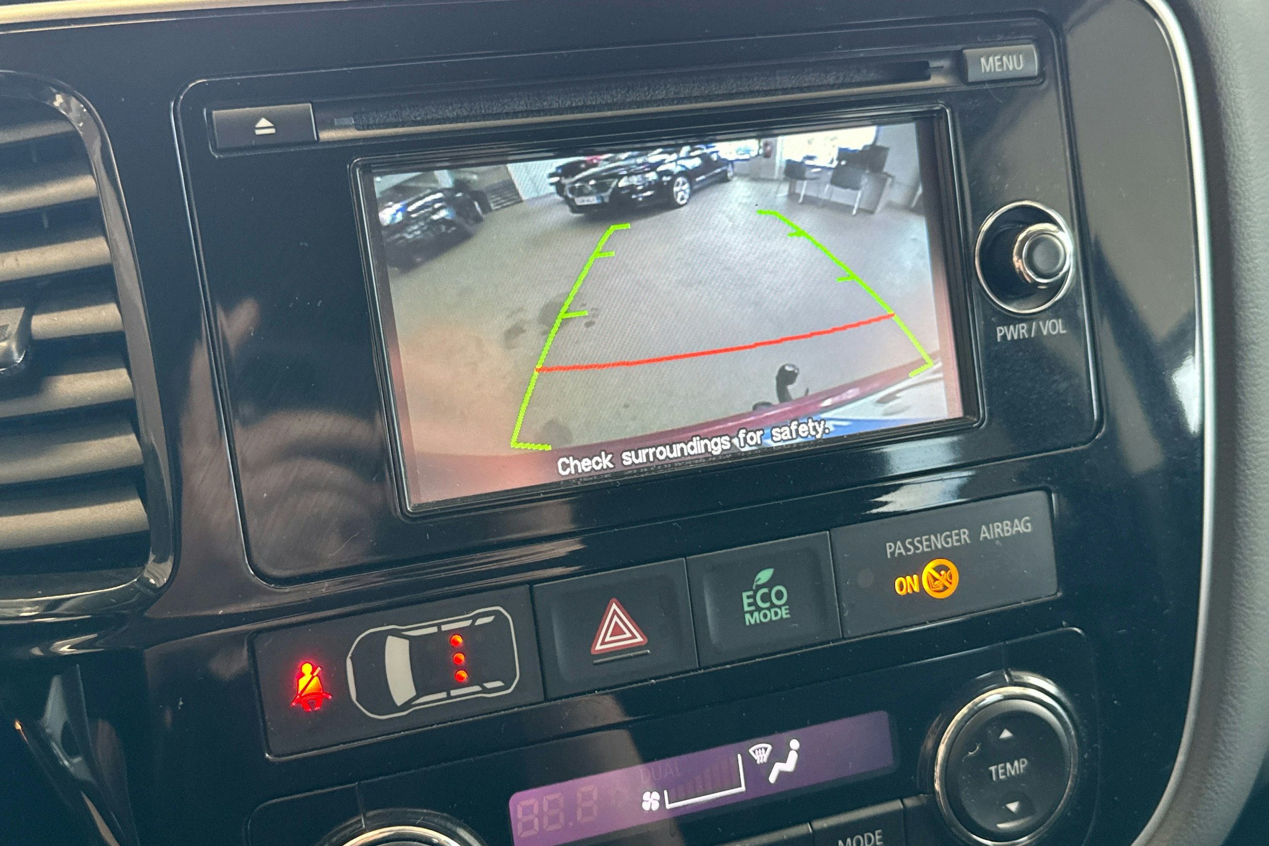 Punainen Mitsubishi Outlander 2014 kuva 15.
