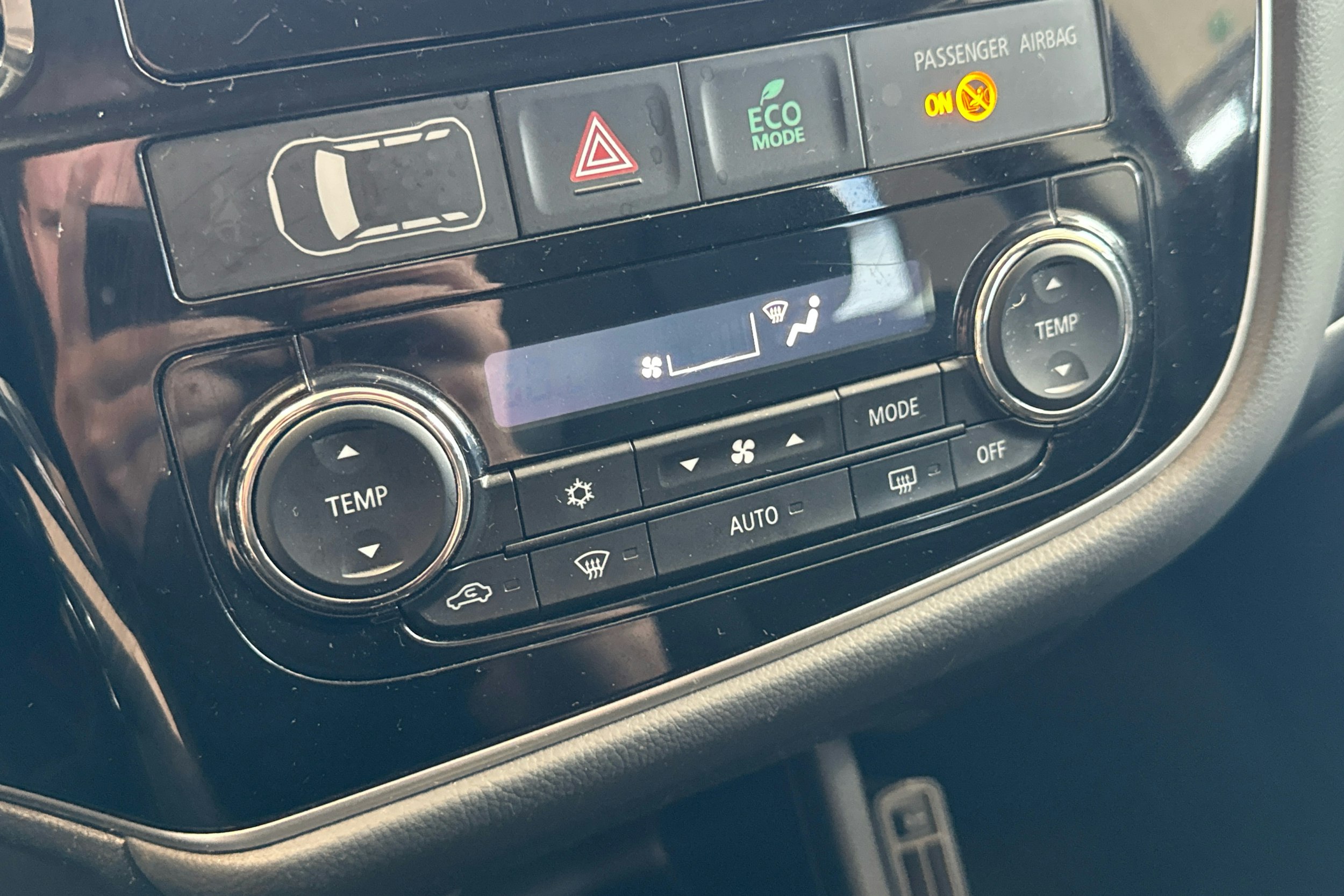 Punainen Mitsubishi Outlander 2014 kuva 17.