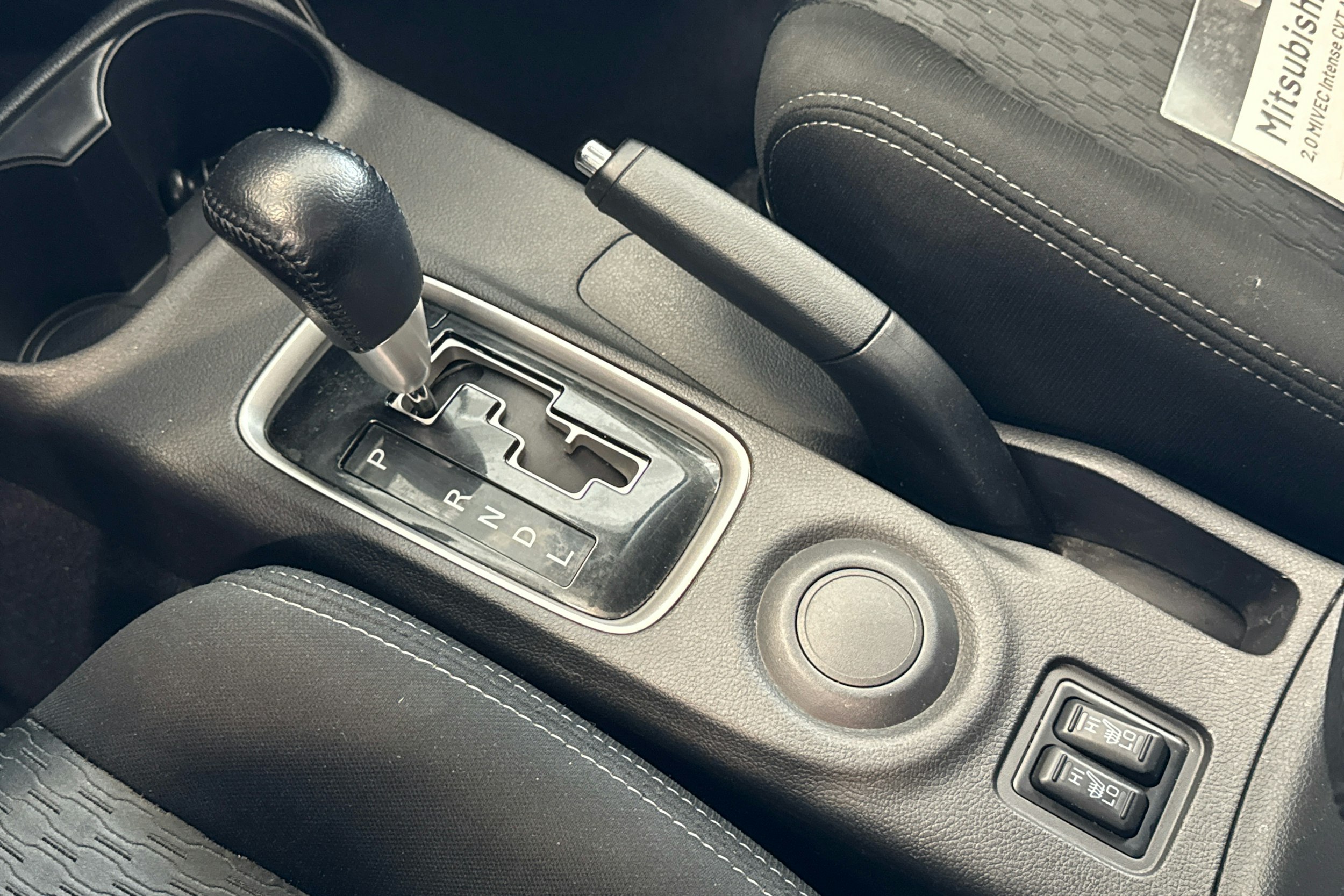 Punainen Mitsubishi Outlander 2014 kuva 18.