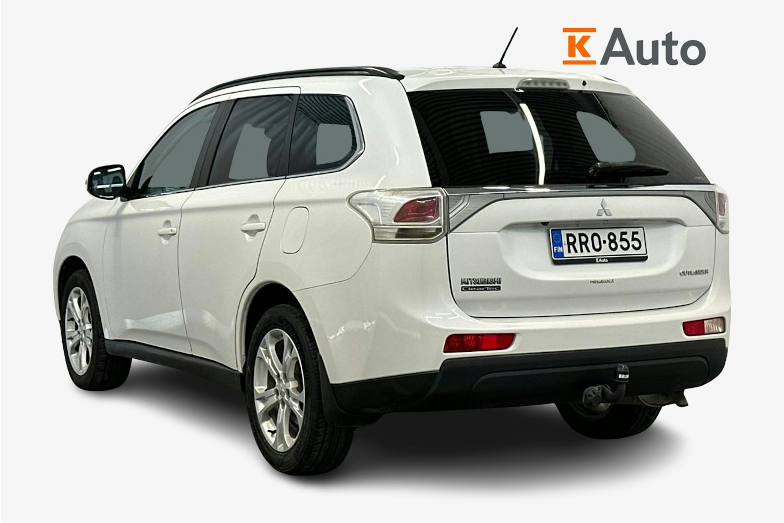 Valkoinen Mitsubishi Outlander 2014 kuva 2.