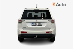 Valkoinen Mitsubishi Outlander 2014 kuva 3.