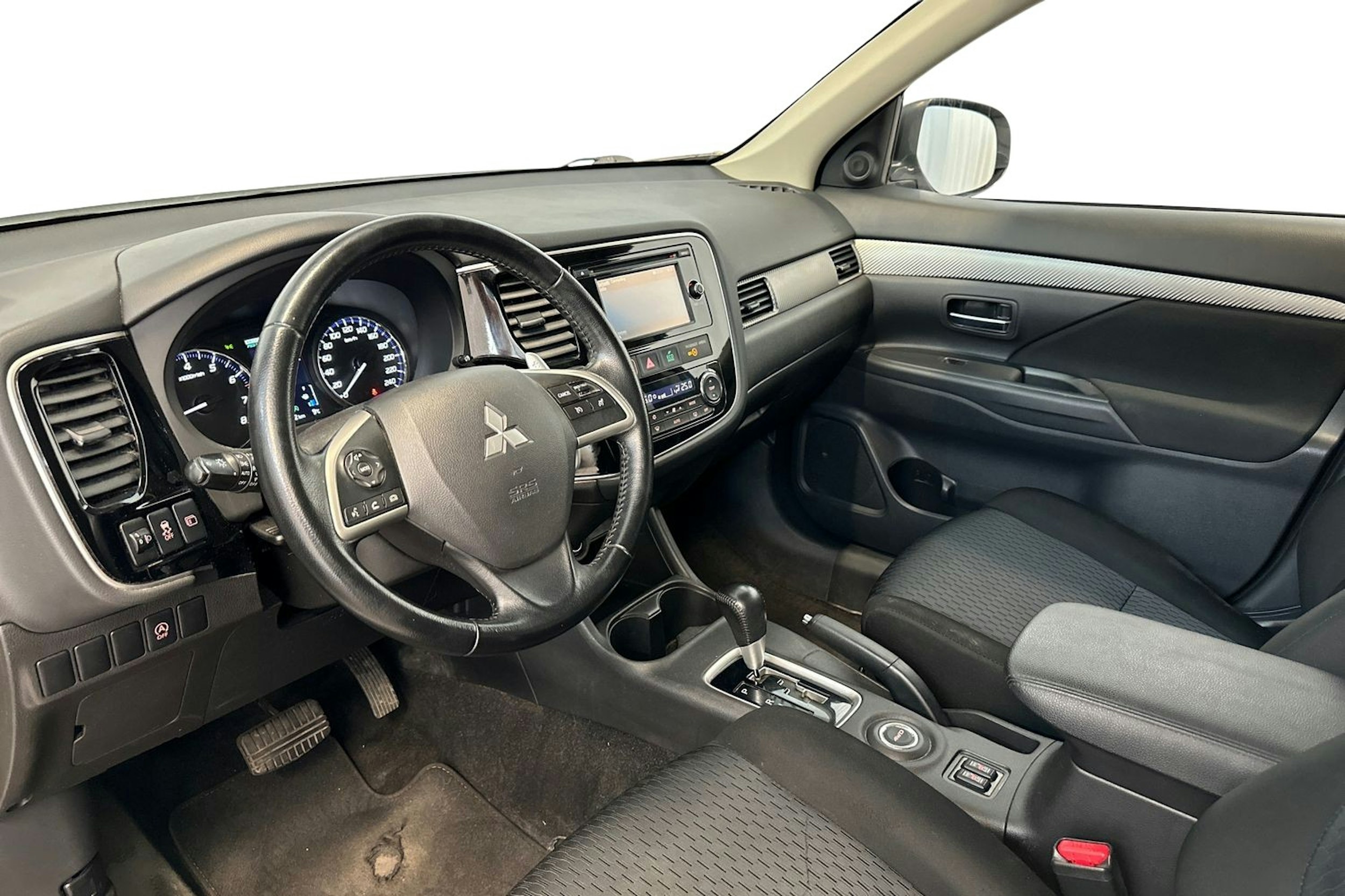 Valkoinen Mitsubishi Outlander 2014 kuva 7.