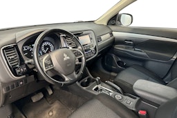 Valkoinen Mitsubishi Outlander 2014 kuva 7.