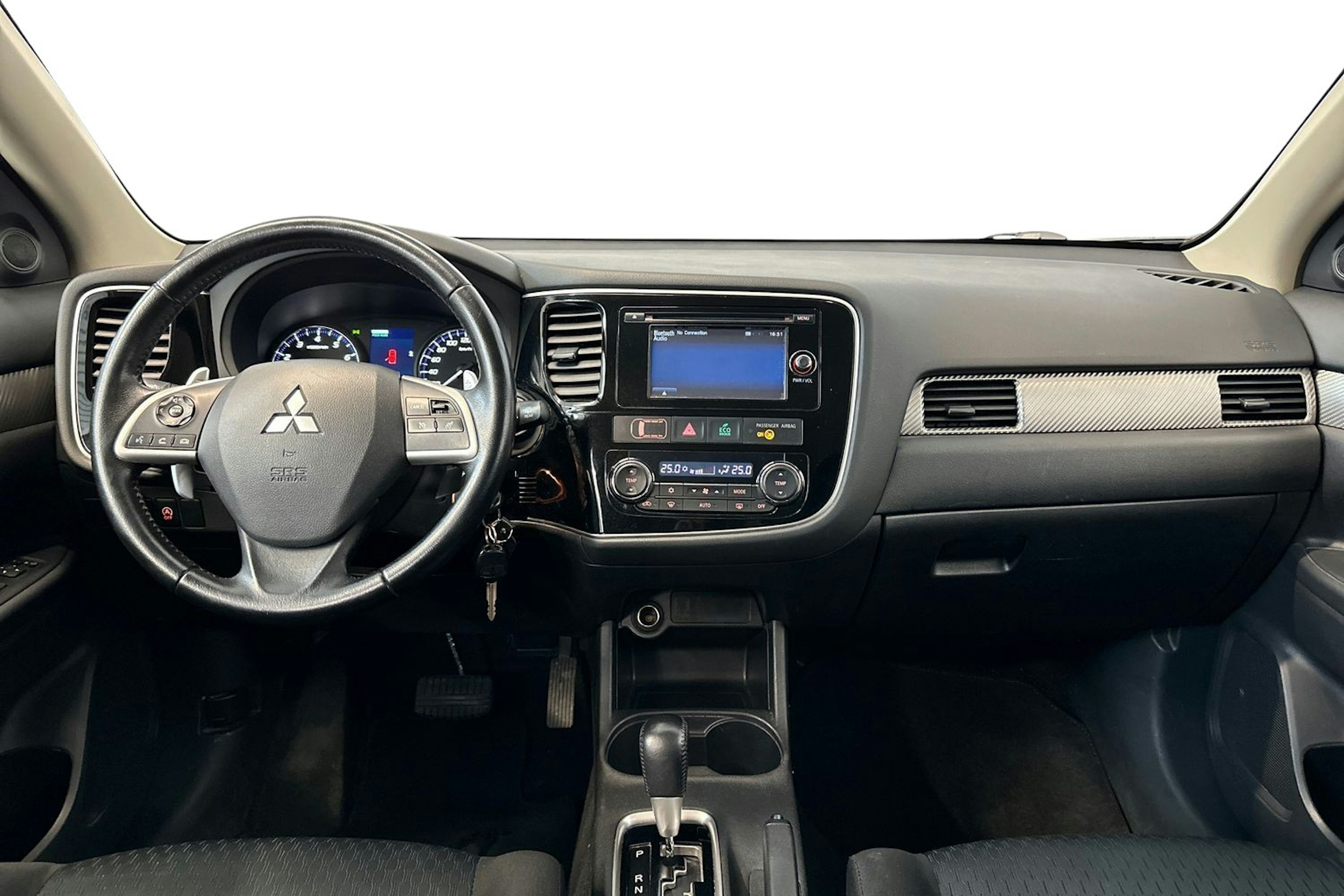 Valkoinen Mitsubishi Outlander 2014 kuva 9.