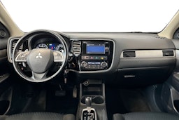 Valkoinen Mitsubishi Outlander 2014 kuva 9.