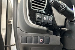 Valkoinen Mitsubishi Outlander 2014 kuva 16.