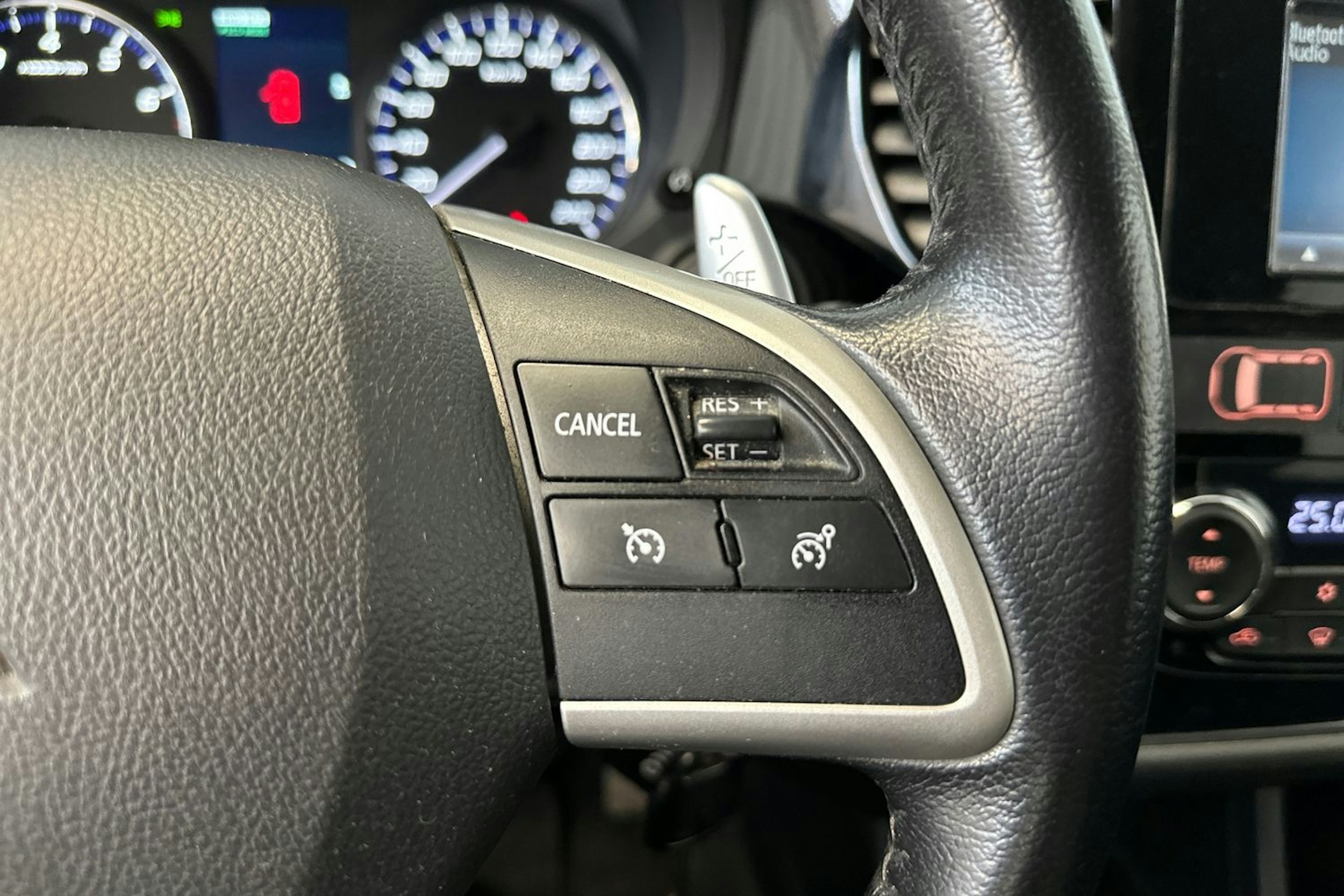 Valkoinen Mitsubishi Outlander 2014 kuva 18.
