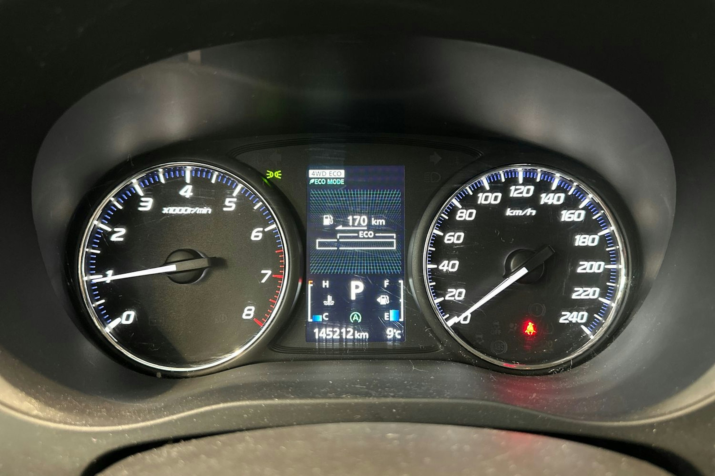 Valkoinen Mitsubishi Outlander 2014 kuva 19.