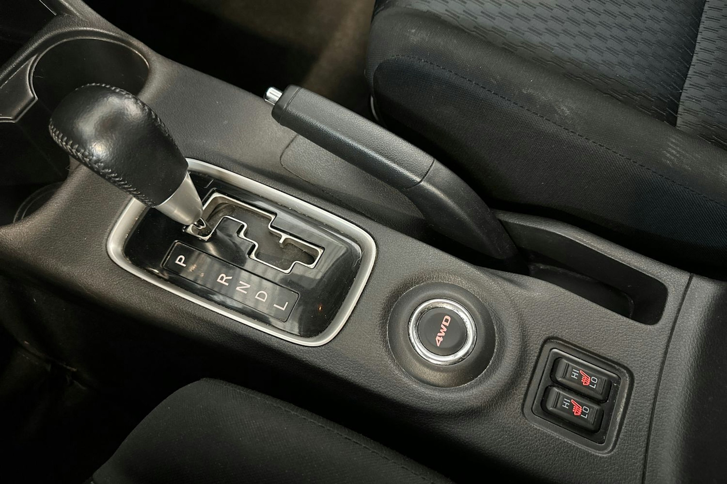 Valkoinen Mitsubishi Outlander 2014 kuva 20.