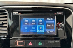 Valkoinen Mitsubishi Outlander 2014 kuva 21.