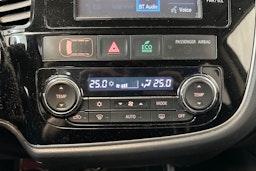 Valkoinen Mitsubishi Outlander 2014 kuva 22.