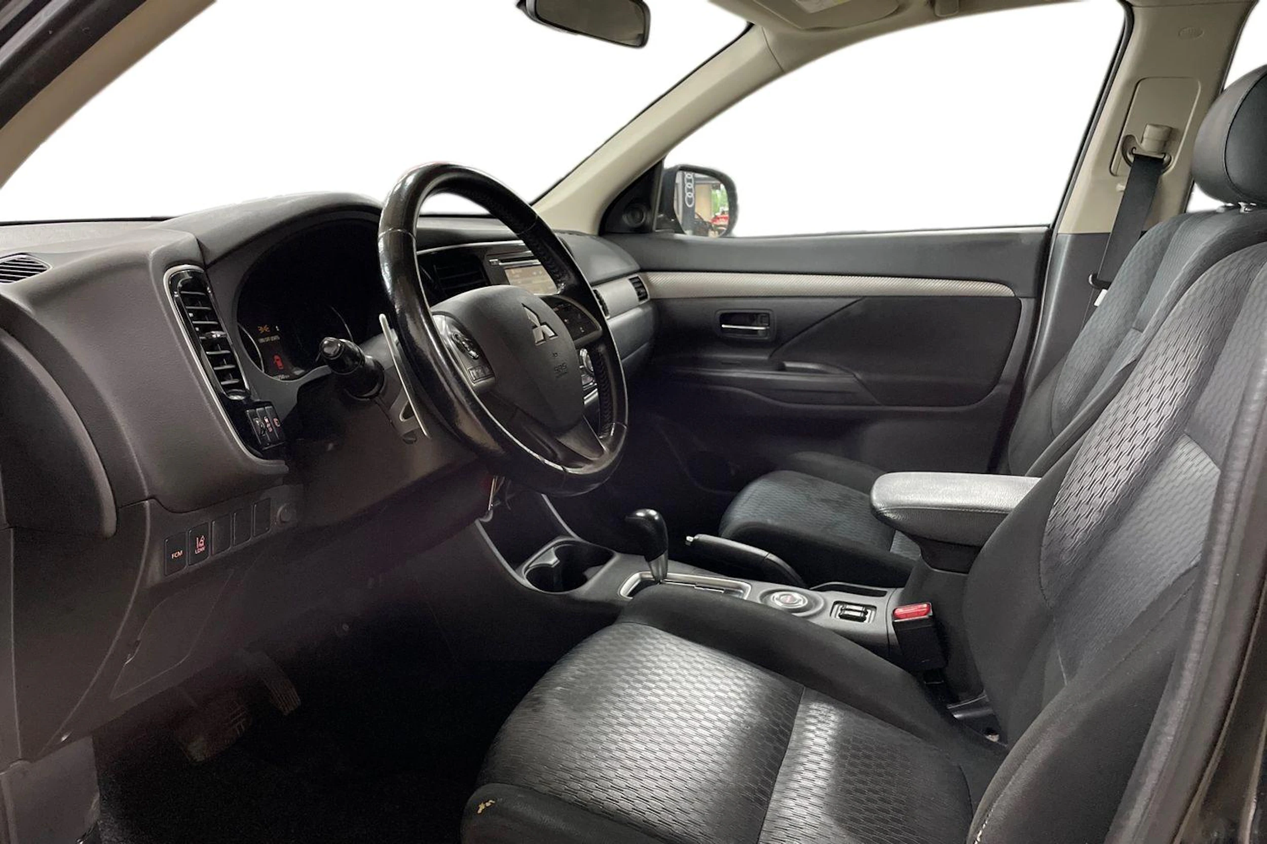Musta Mitsubishi Outlander 2014 kuva 6.