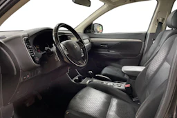 Musta Mitsubishi Outlander 2014 kuva 6.