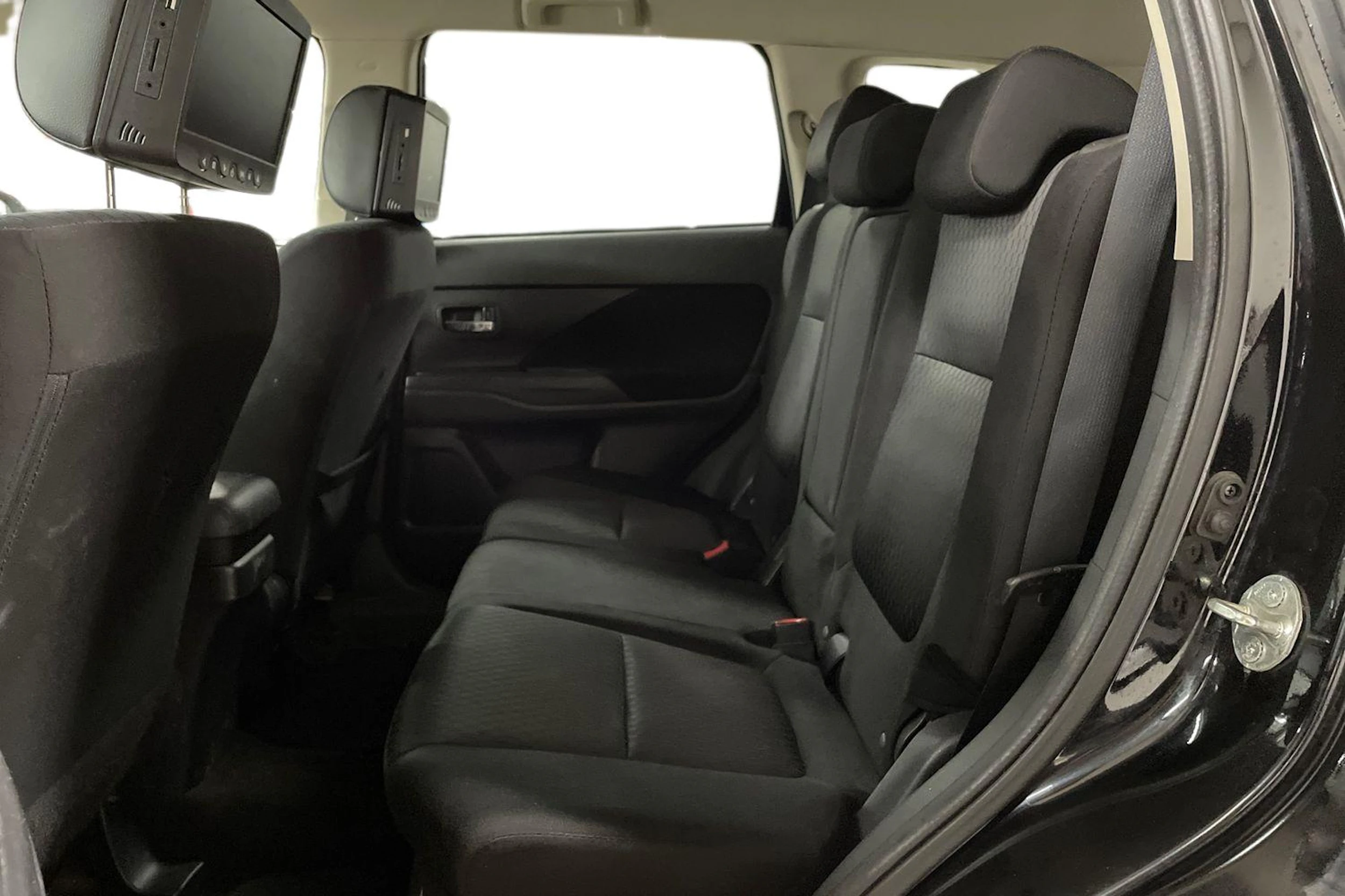 Musta Mitsubishi Outlander 2014 kuva 8.