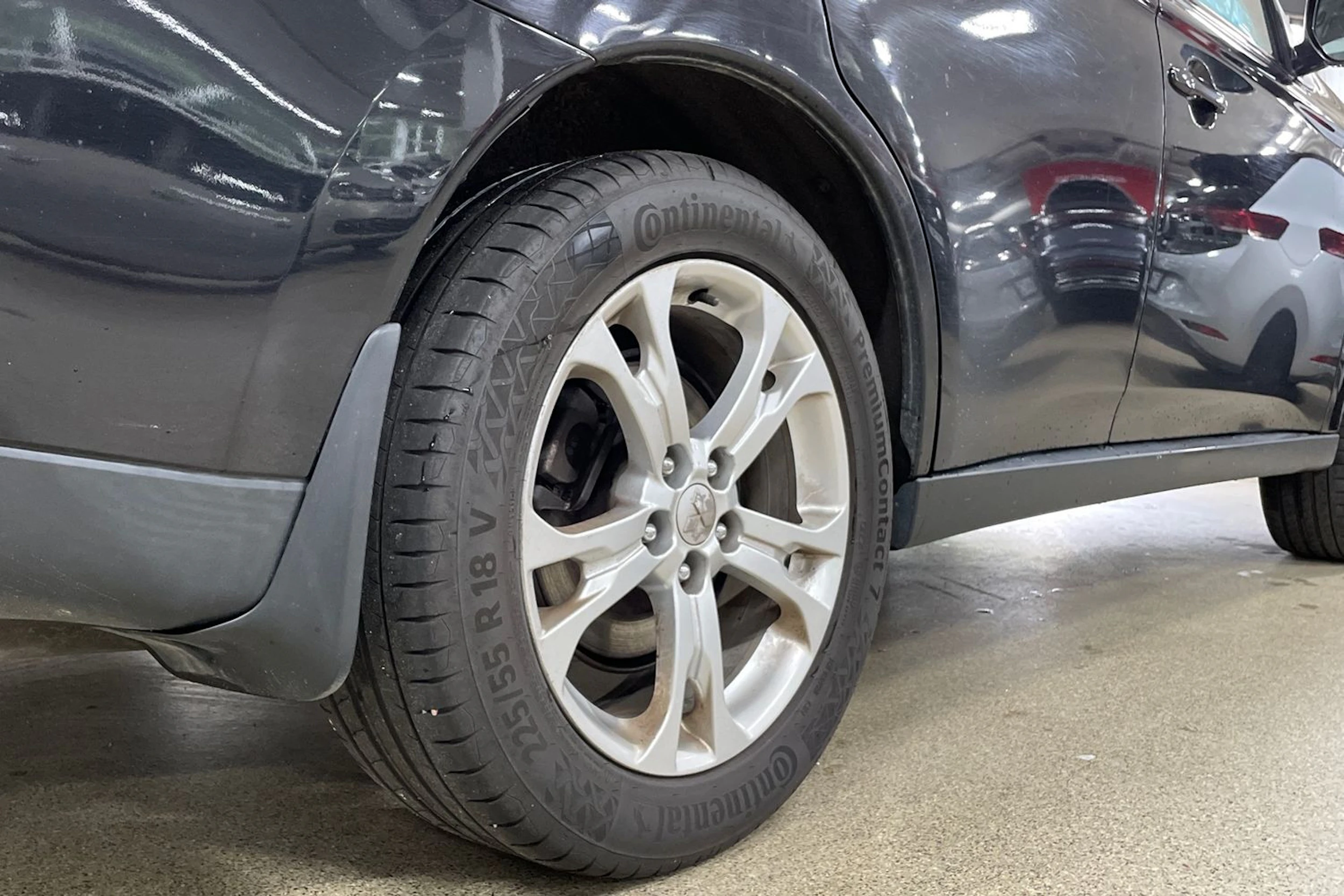 Musta Mitsubishi Outlander 2014 kuva 10.