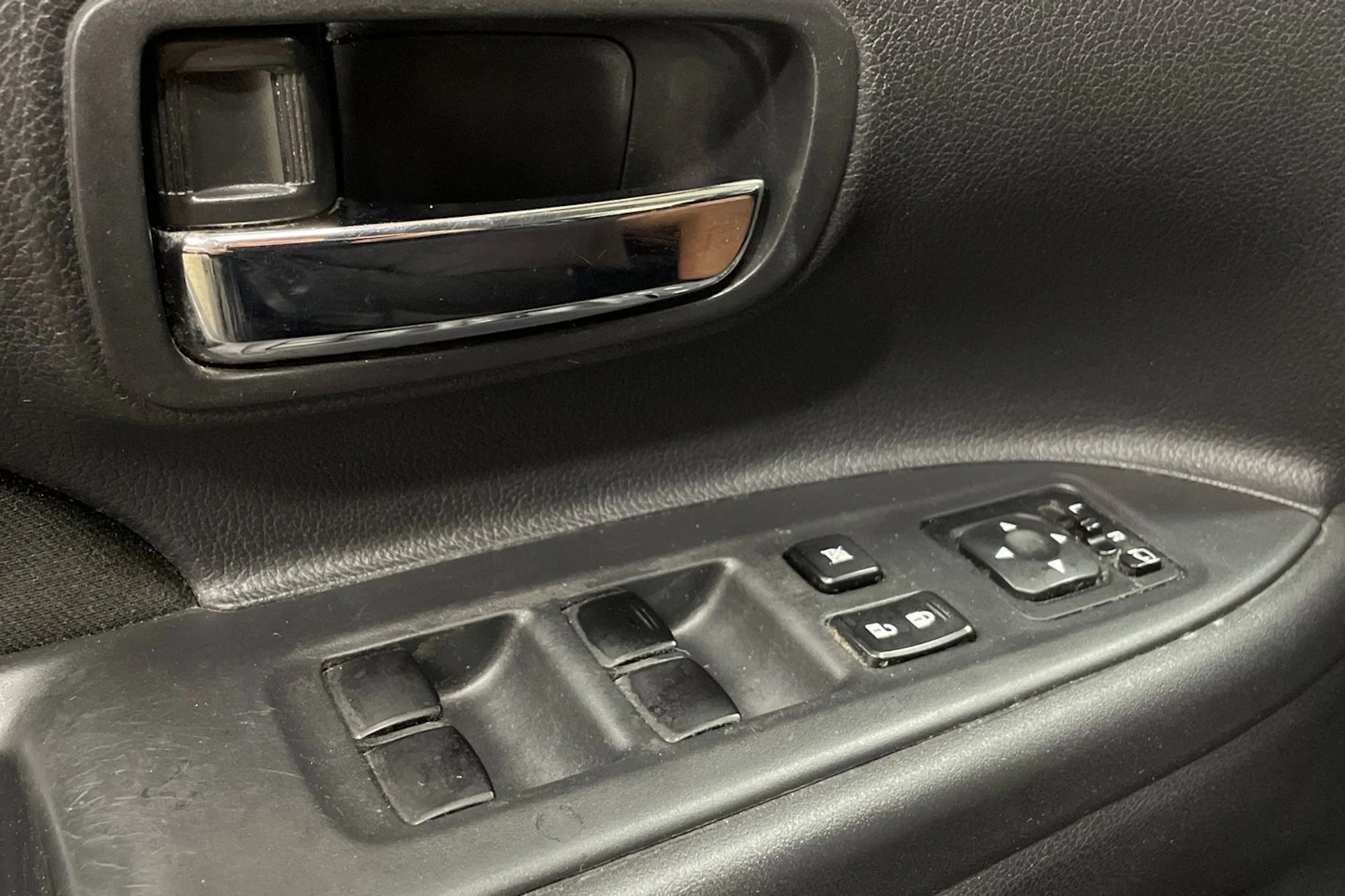 Musta Mitsubishi Outlander 2014 kuva 14.