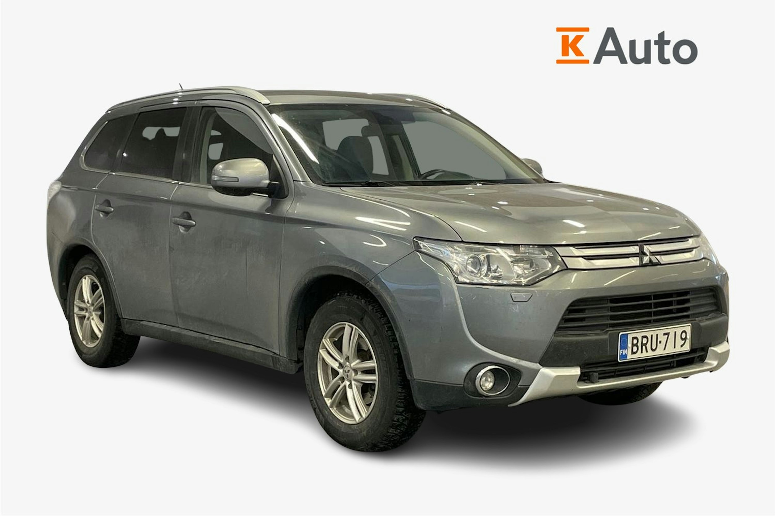 Harmaa Mitsubishi Outlander 2015 kuva 1.