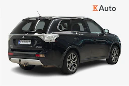 Musta Mitsubishi Outlander 2015 kuva 3.