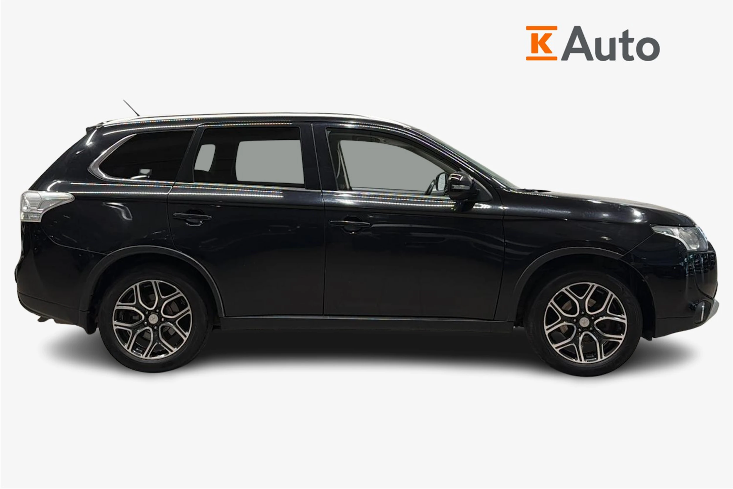 Musta Mitsubishi Outlander 2015 kuva 7.