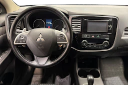 Musta Mitsubishi Outlander 2015 kuva 9.