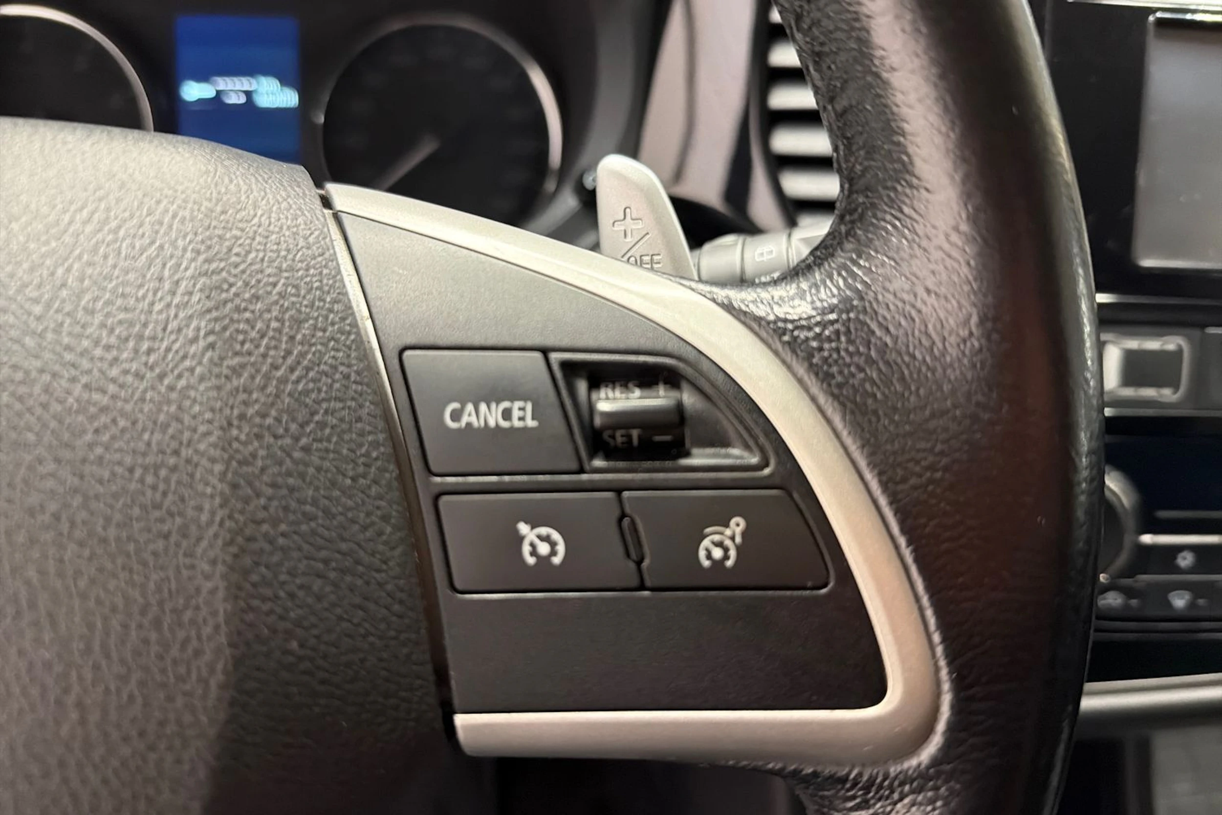 Musta Mitsubishi Outlander 2015 kuva 16.