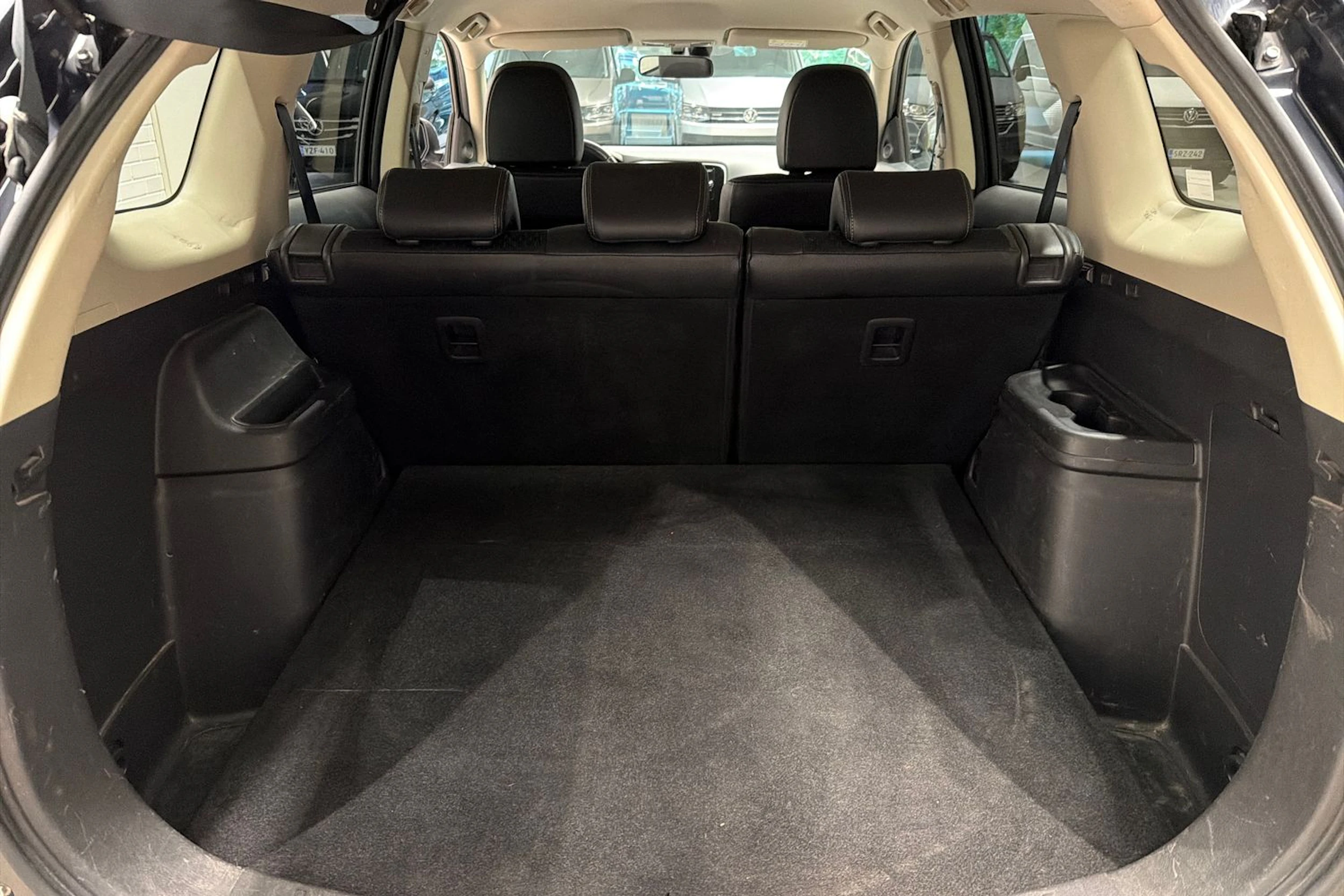 Musta Mitsubishi Outlander 2015 kuva 19.