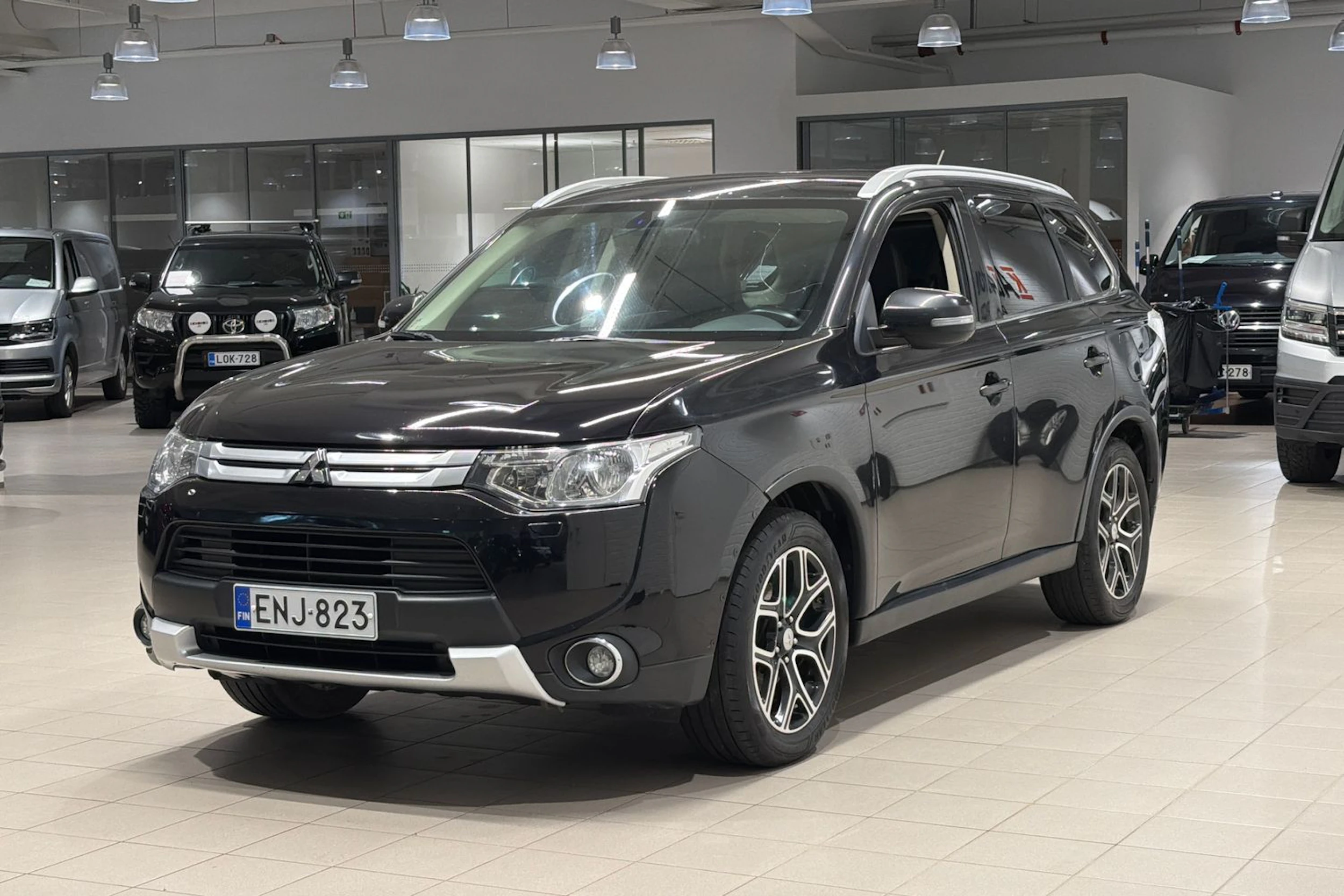 Musta Mitsubishi Outlander 2015 kuva 23.