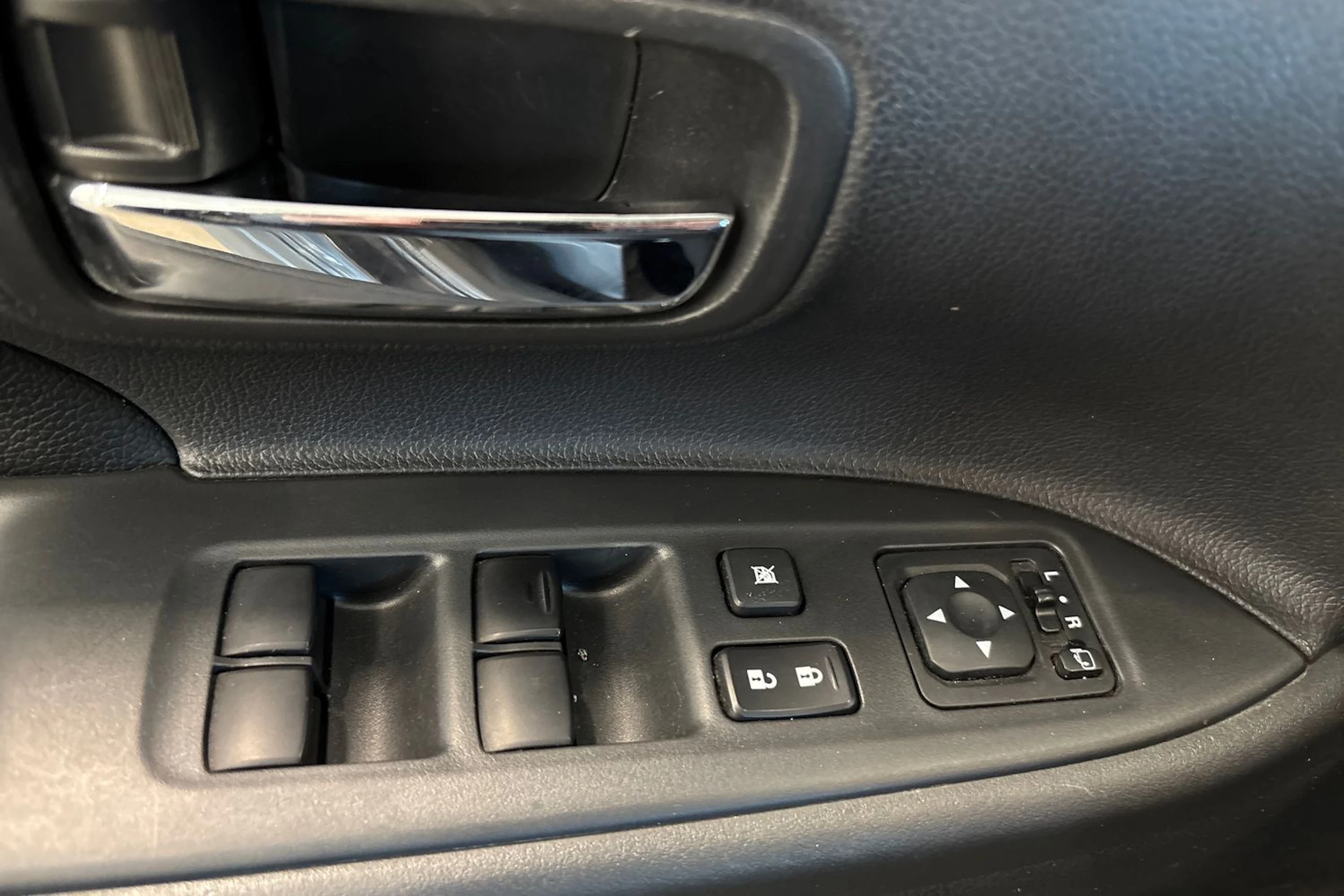 Musta Mitsubishi Outlander 2015 kuva 24.