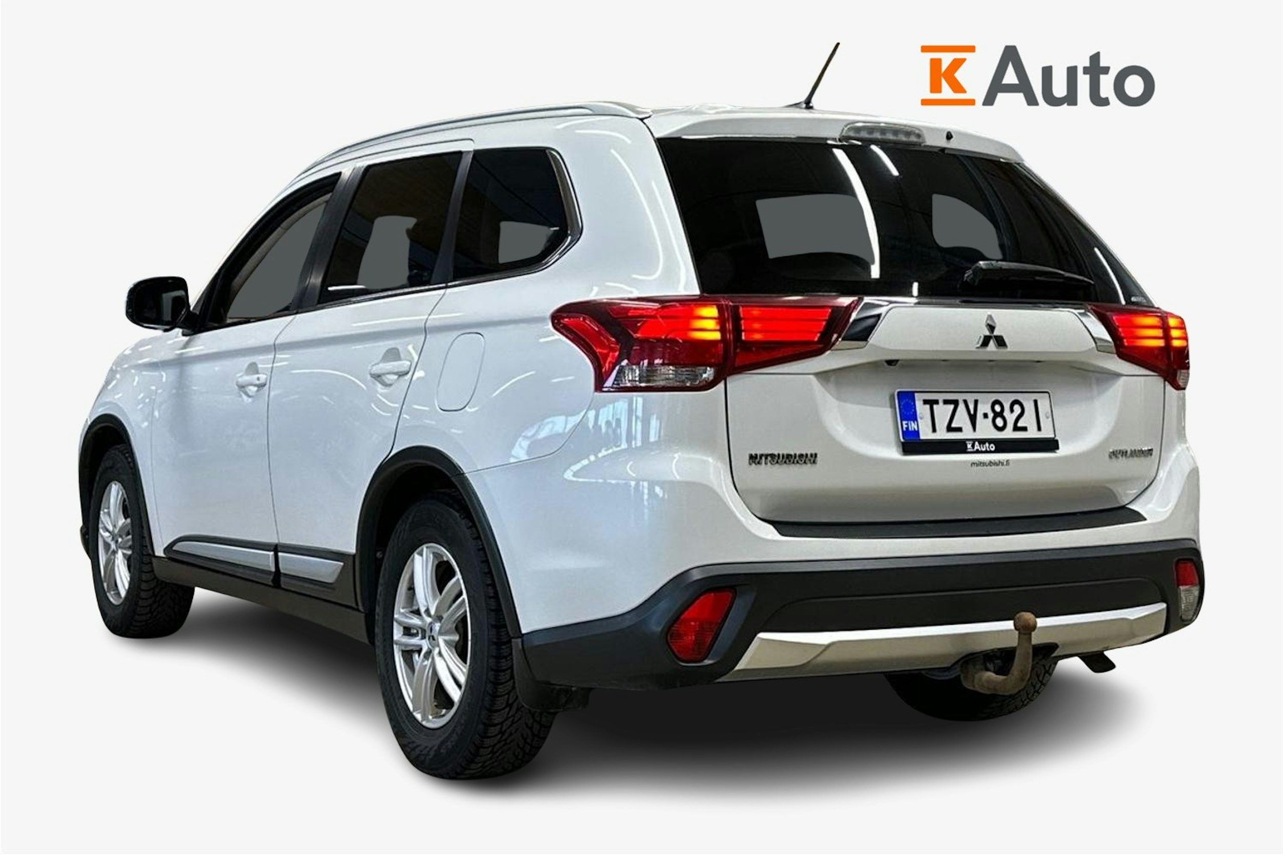 valkoinen Mitsubishi Outlander 2016 kuva 2.