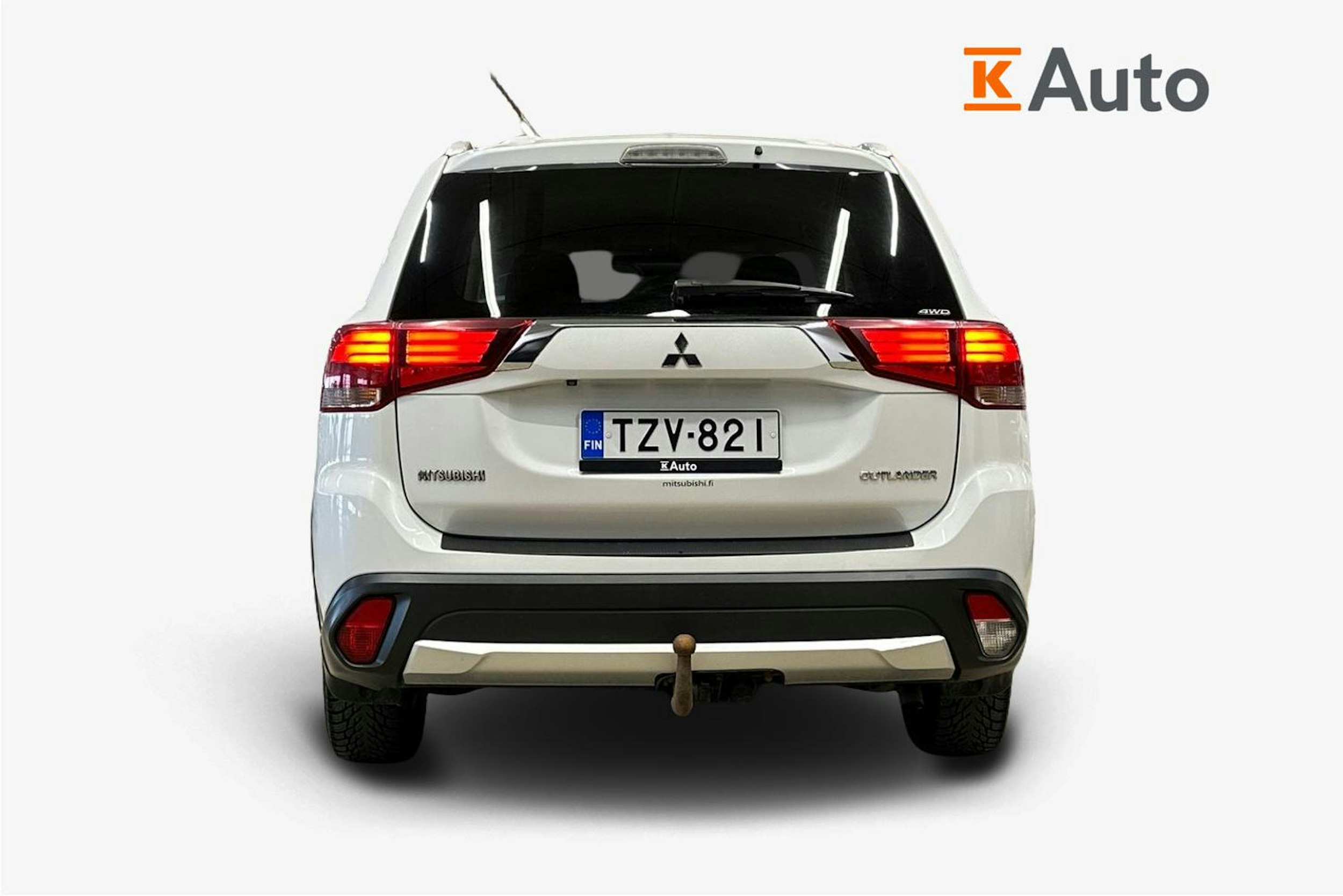 valkoinen Mitsubishi Outlander 2016 kuva 3.