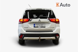 valkoinen Mitsubishi Outlander 2016 kuva 3.